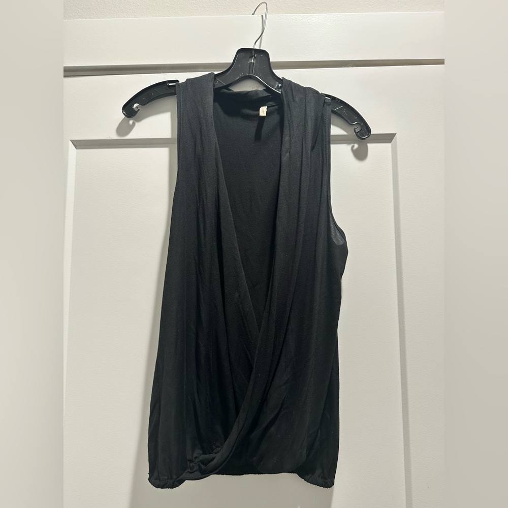 Lanston Black Draped V-Neck Sleeveless Tank Top